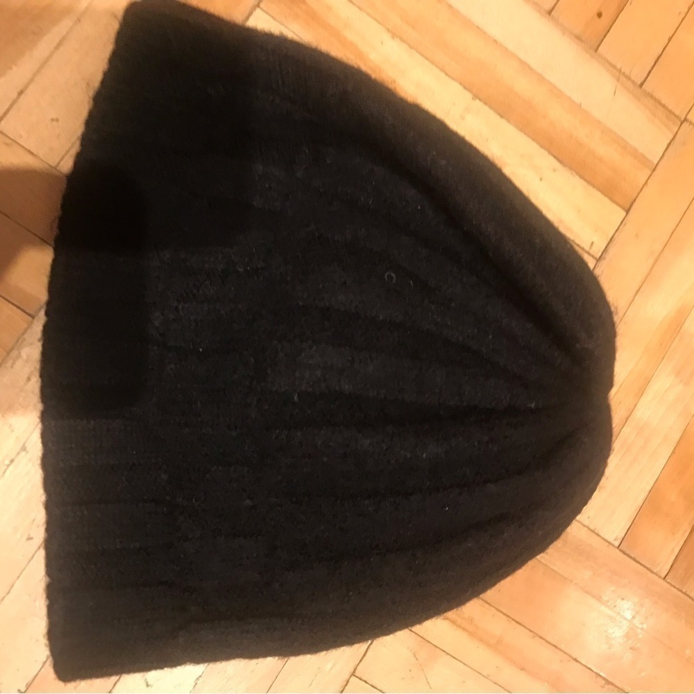 Hugo boss winter hat - Picture 3 of 5